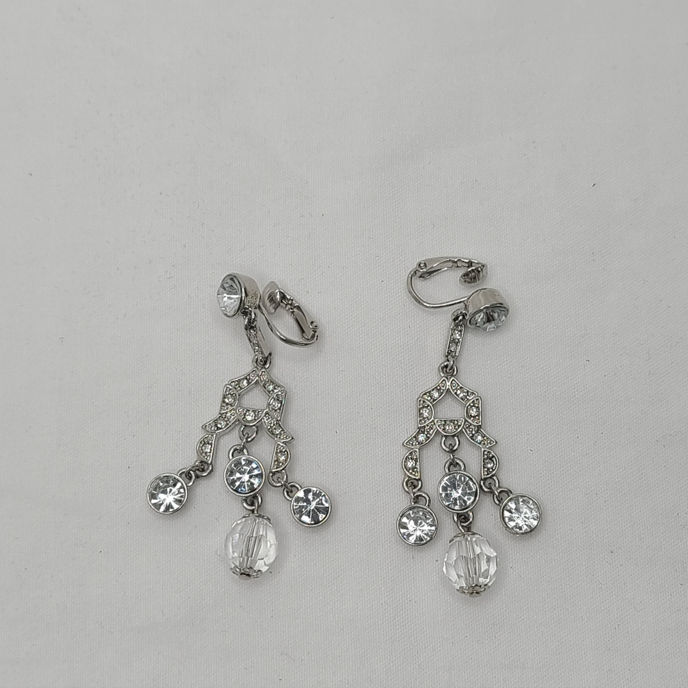 Beautiful AVON CRYSTAL RHINESTONE CHANDELIER CLIP-ON EARRINGS Silverstone